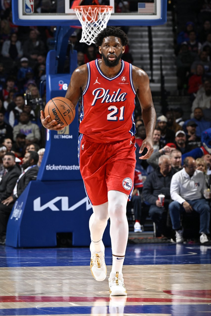 骑士主场大胜活塞，继续保持不败纪录的简单介绍