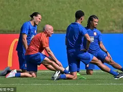 C7娱乐-荷兰国家队迎来胜利，球迷欢呼喜悦(荷兰队国家队最新名单)