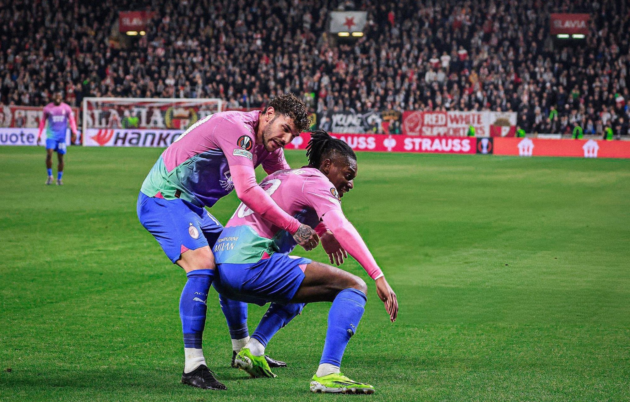 关于卡利亚里客场逆袭AC米兰精彩胜利引爆现场的信息