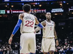 人客场取胜，西蒙斯再度展现全面实力的简单介绍